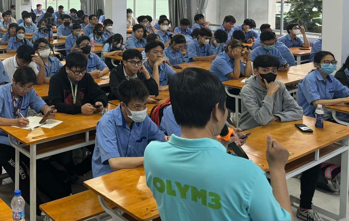 Workshop at HungVuong Tech